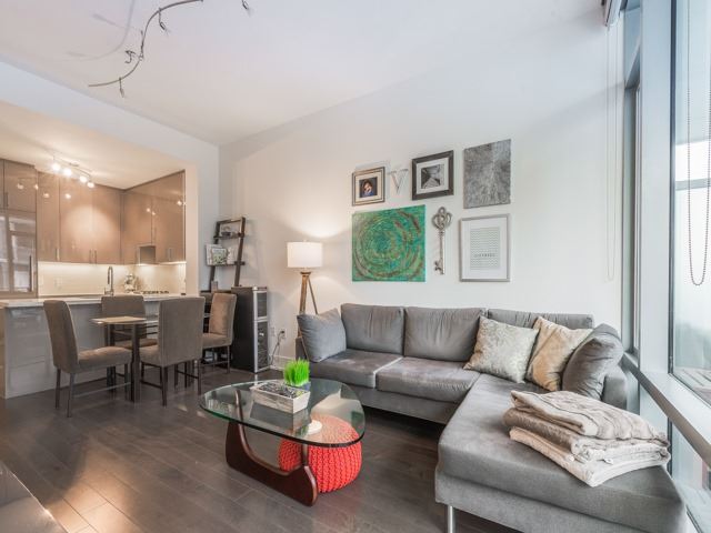 39 Queens Quay E #807