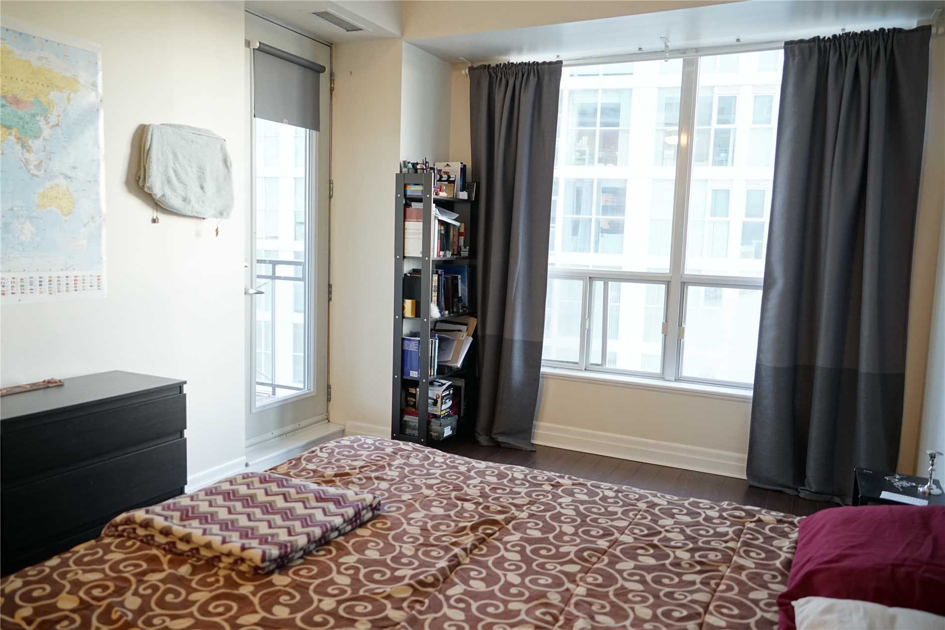 88 Palace Pier Crt, #906