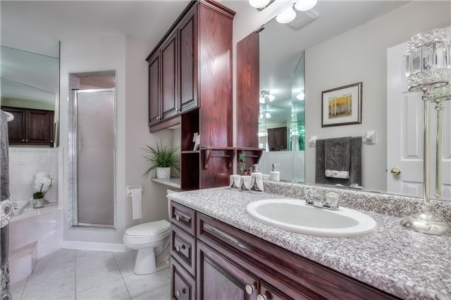 8 Coburg Cres