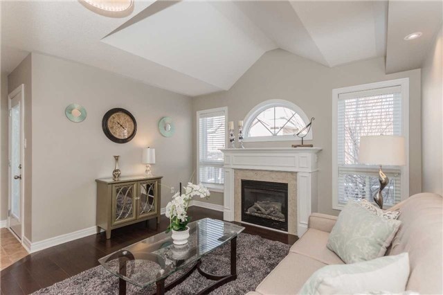 61 Four Seasons Cres