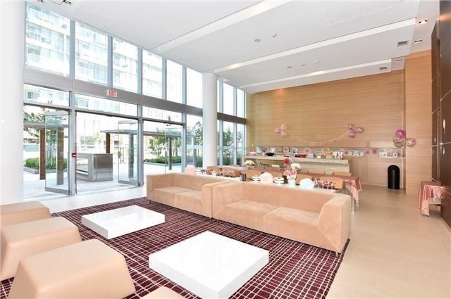 29 Queens Quay E #616