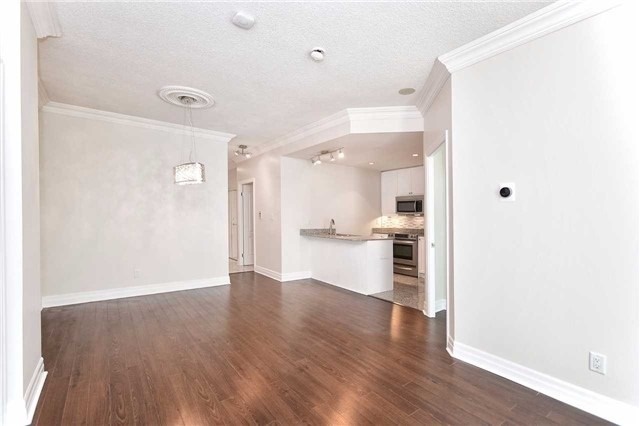 88 Palace Pier Crt, #906