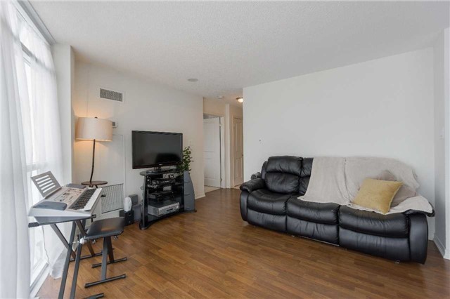 Listing W4033242 - Large Photo # 10