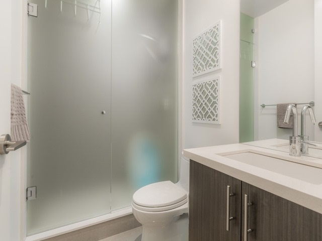 39 Queens Quay E #807