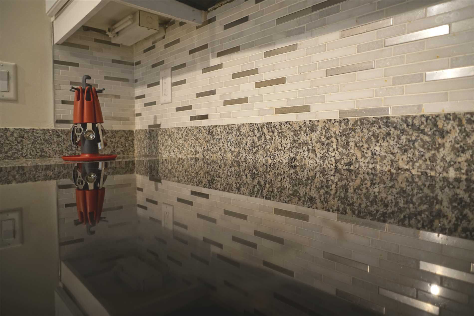 88 Palace Pier Crt, #906