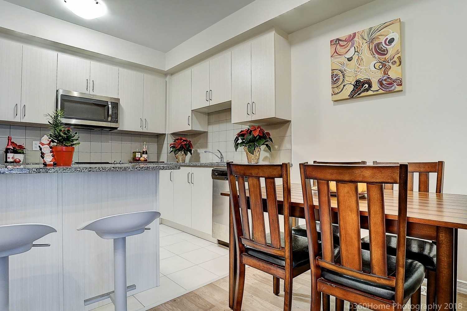 11 Applewood Lane, #112
