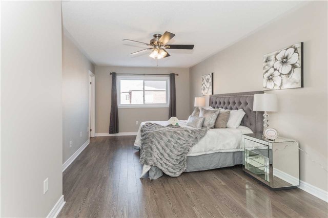 61 Four Seasons Cres