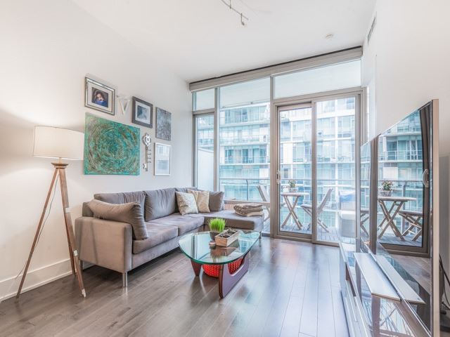 39 Queens Quay E #807