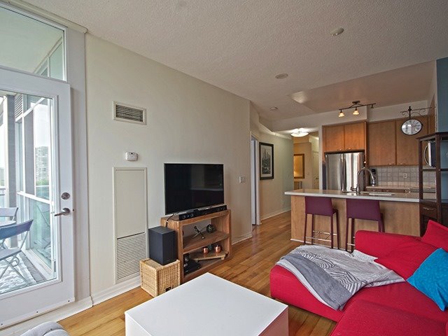 Listing W3994334 - Large Photo # 12