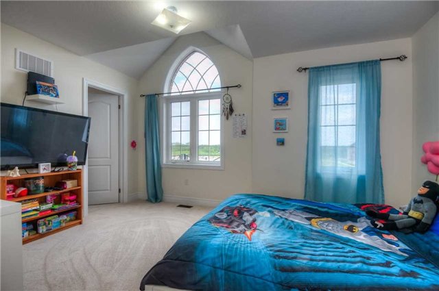 1089 Upper Thames Dr