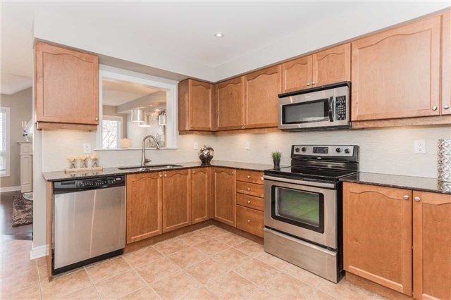 61 Four Seasons Cres