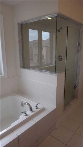 11 Robert Wilson Cres