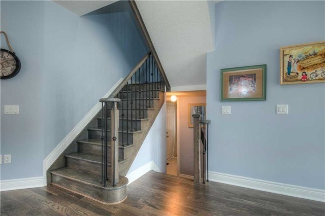 1089 Upper Thames Dr