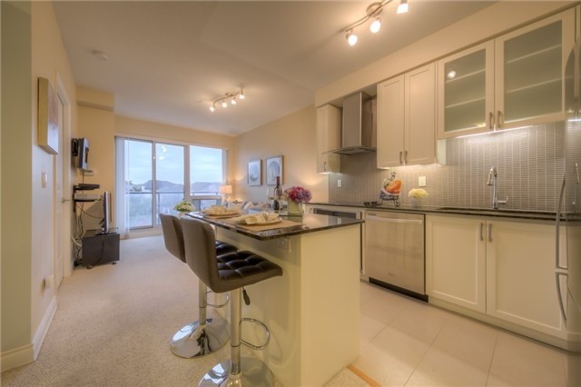 9090 Yonge St, #201B