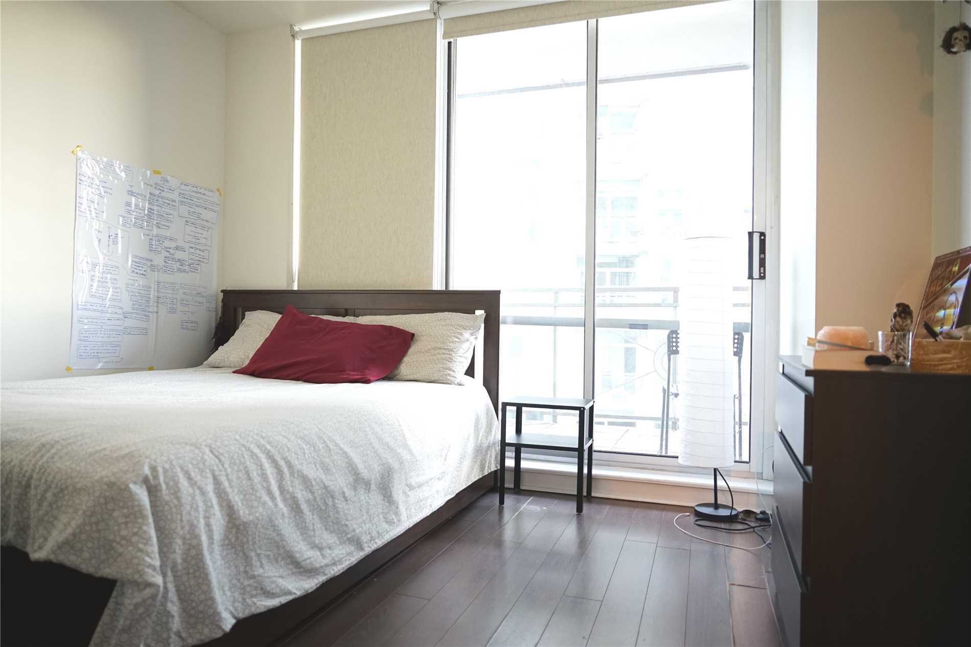 88 Palace Pier Crt, #906