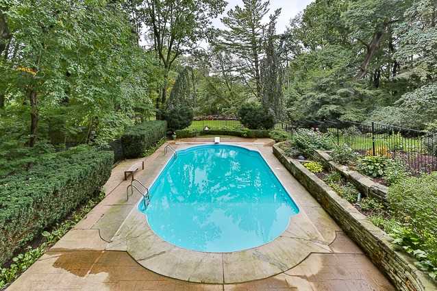 1266 Minaki Rd