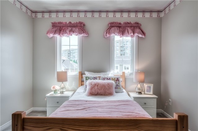 8 Coburg Cres