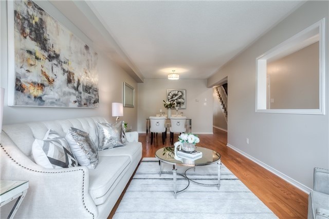 8 Coburg Cres