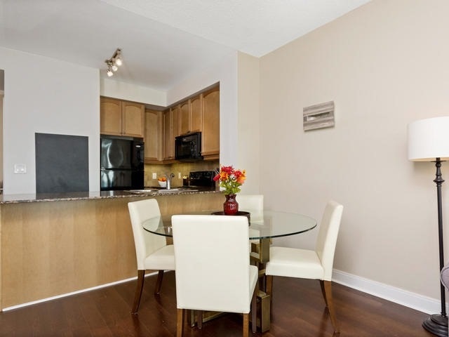 Listing W3937125 - Large Photo # 10