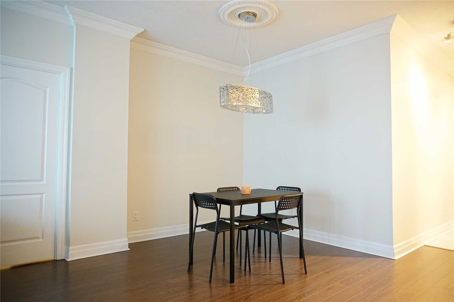 88 Palace Pier Crt, #906