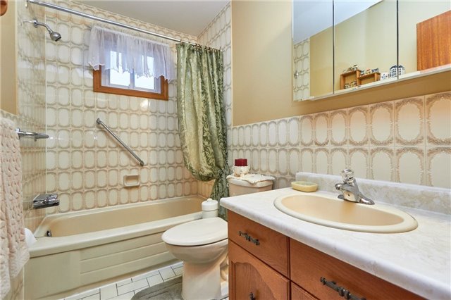 944 William Booth Cres