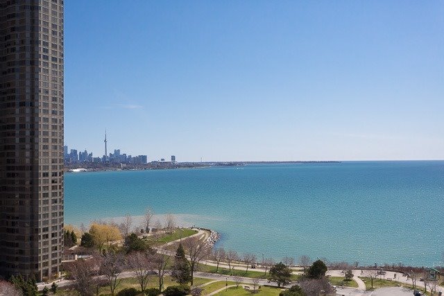 88 Palace Pier Crt, #906