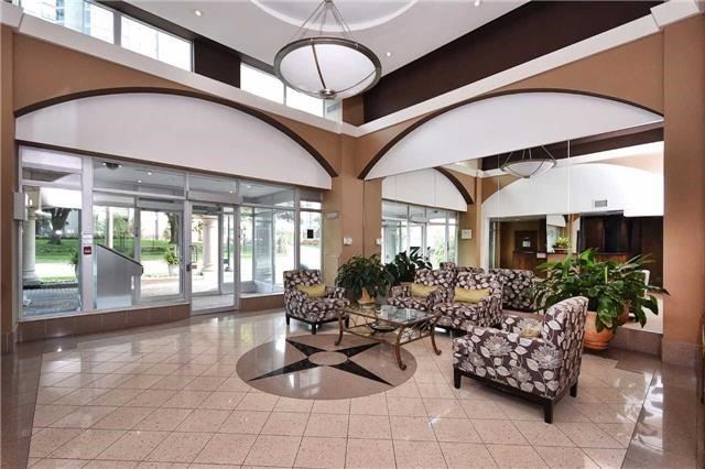 88 Palace Pier Crt, #906