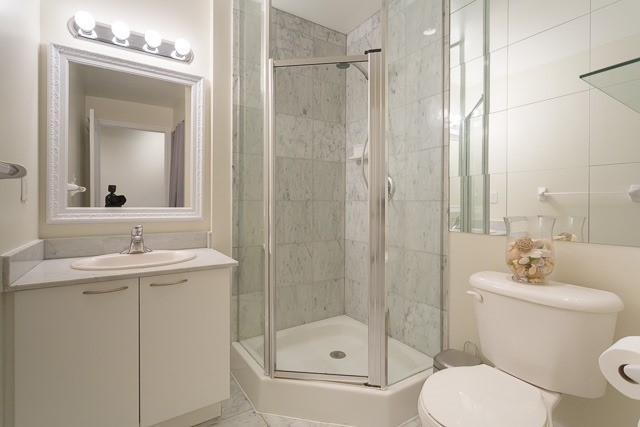 88 Palace Pier Crt, #906