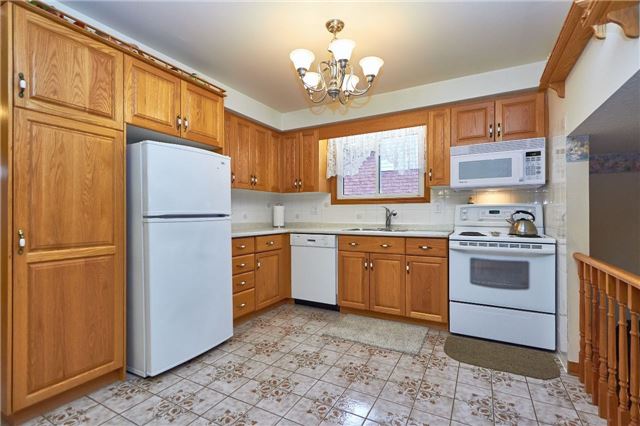 944 William Booth Cres