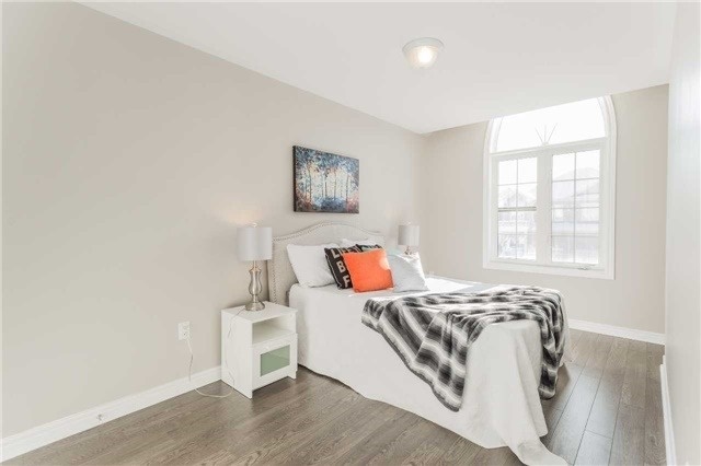 61 Four Seasons Cres