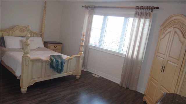 11 Robert Wilson Cres