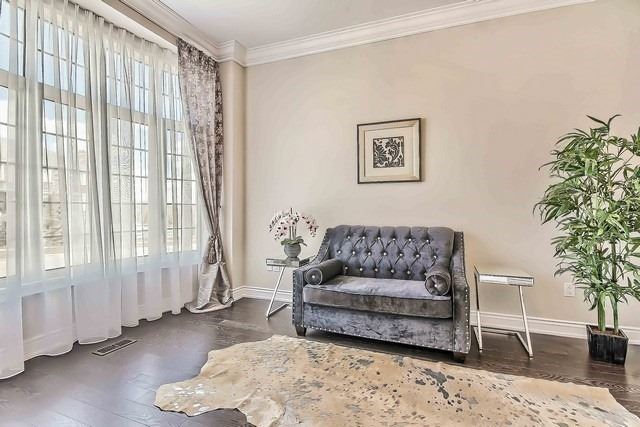 107 Queen Filomena Ave