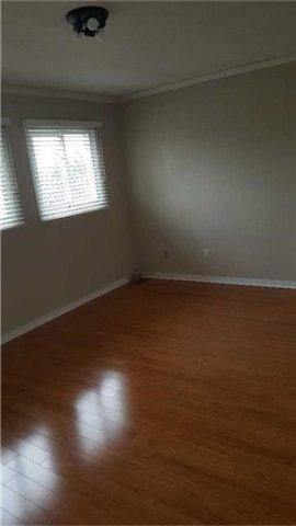 8 Millcroft Way