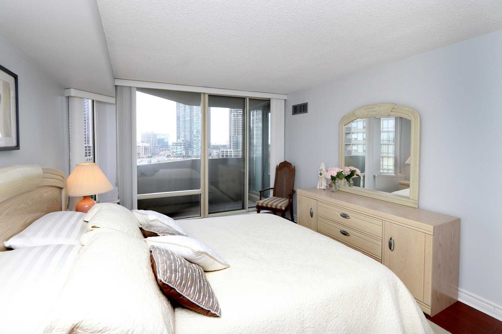 Listing W4595505 - Large Photo # 15