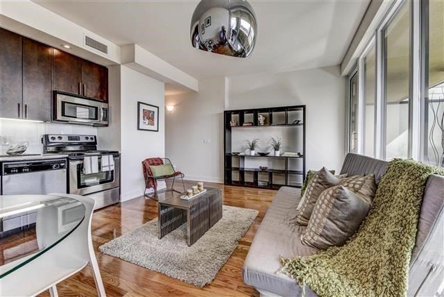 Listing W3831534 - Large Photo # 3