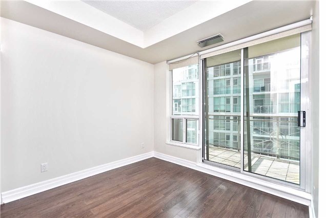 88 Palace Pier Crt, #906