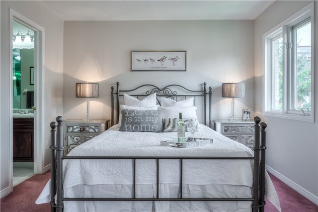 8 Coburg Cres