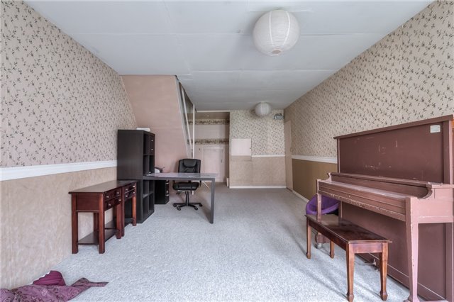 8 Coburg Cres