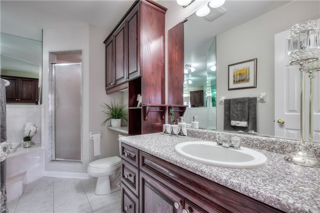 8 Coburg Cres