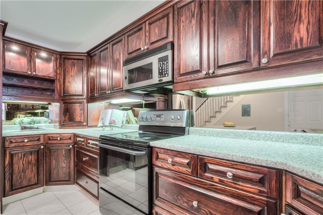 8 Coburg Cres