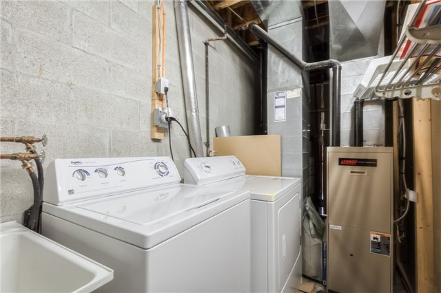 8 Coburg Cres