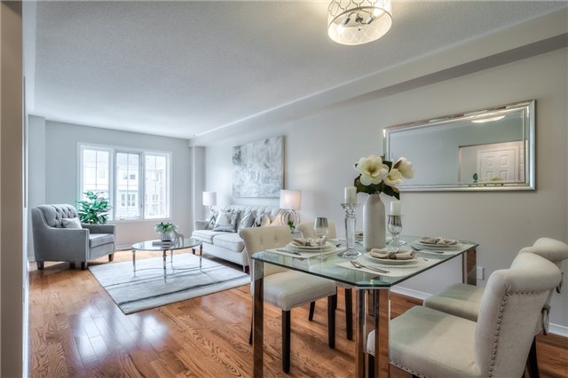 8 Coburg Cres
