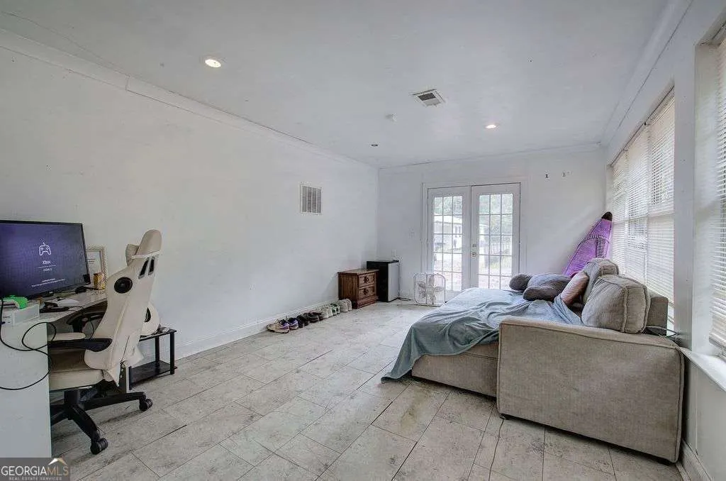 121 Sunset Drive NE