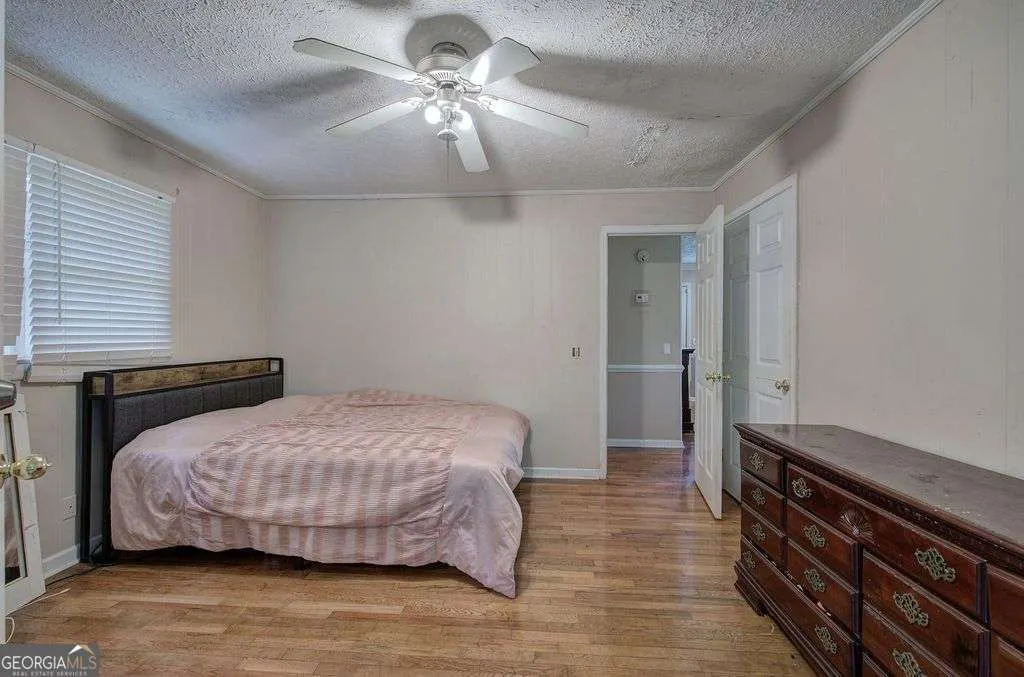 121 Sunset Drive NE