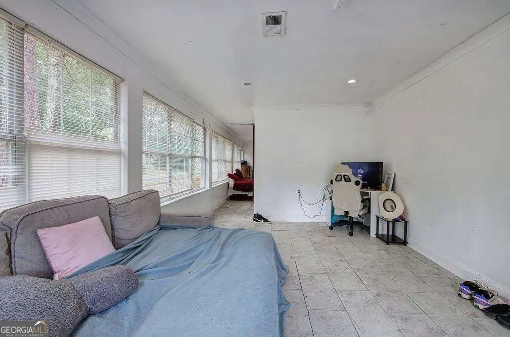 121 Sunset Drive NE