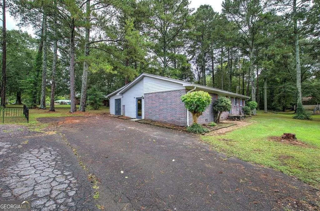 121 Sunset Drive NE