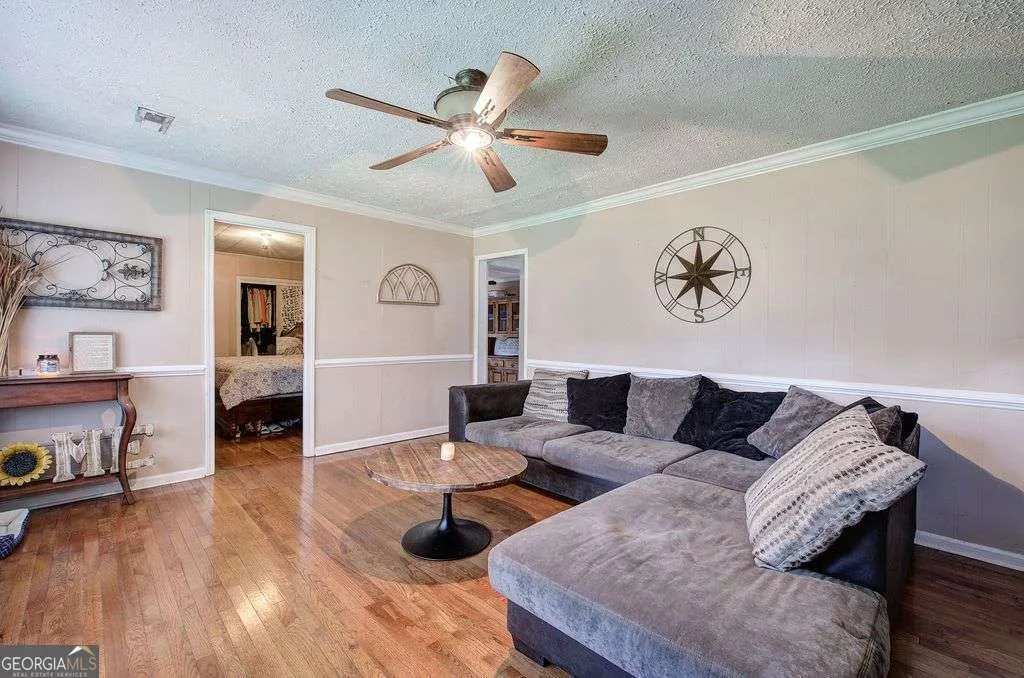 121 Sunset Drive NE