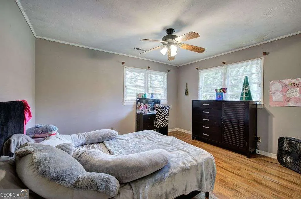 121 Sunset Drive NE