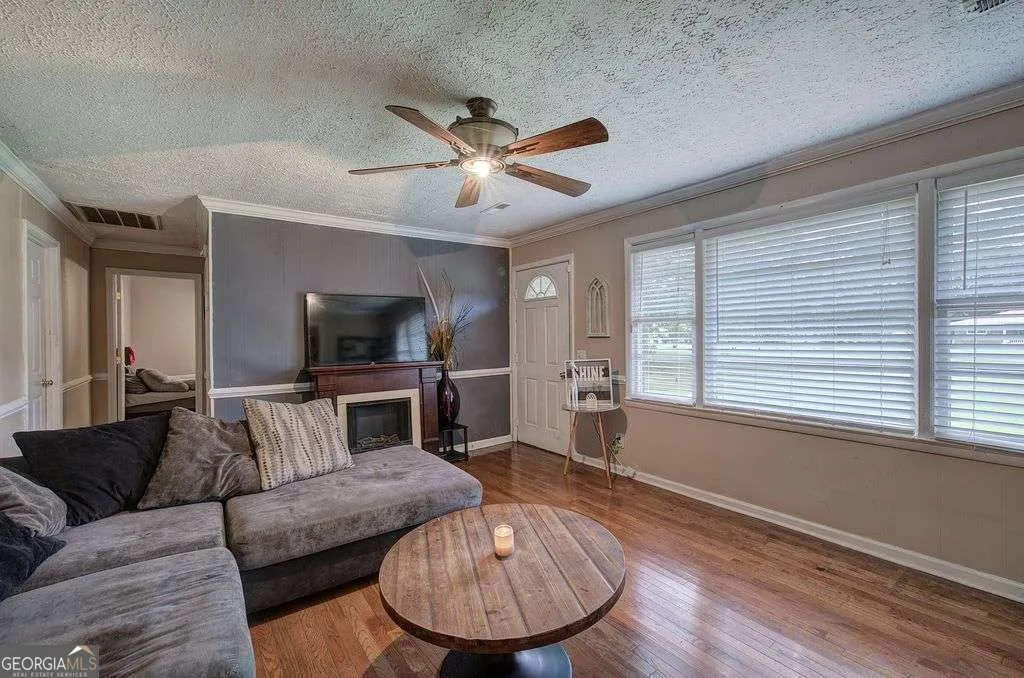 121 Sunset Drive NE