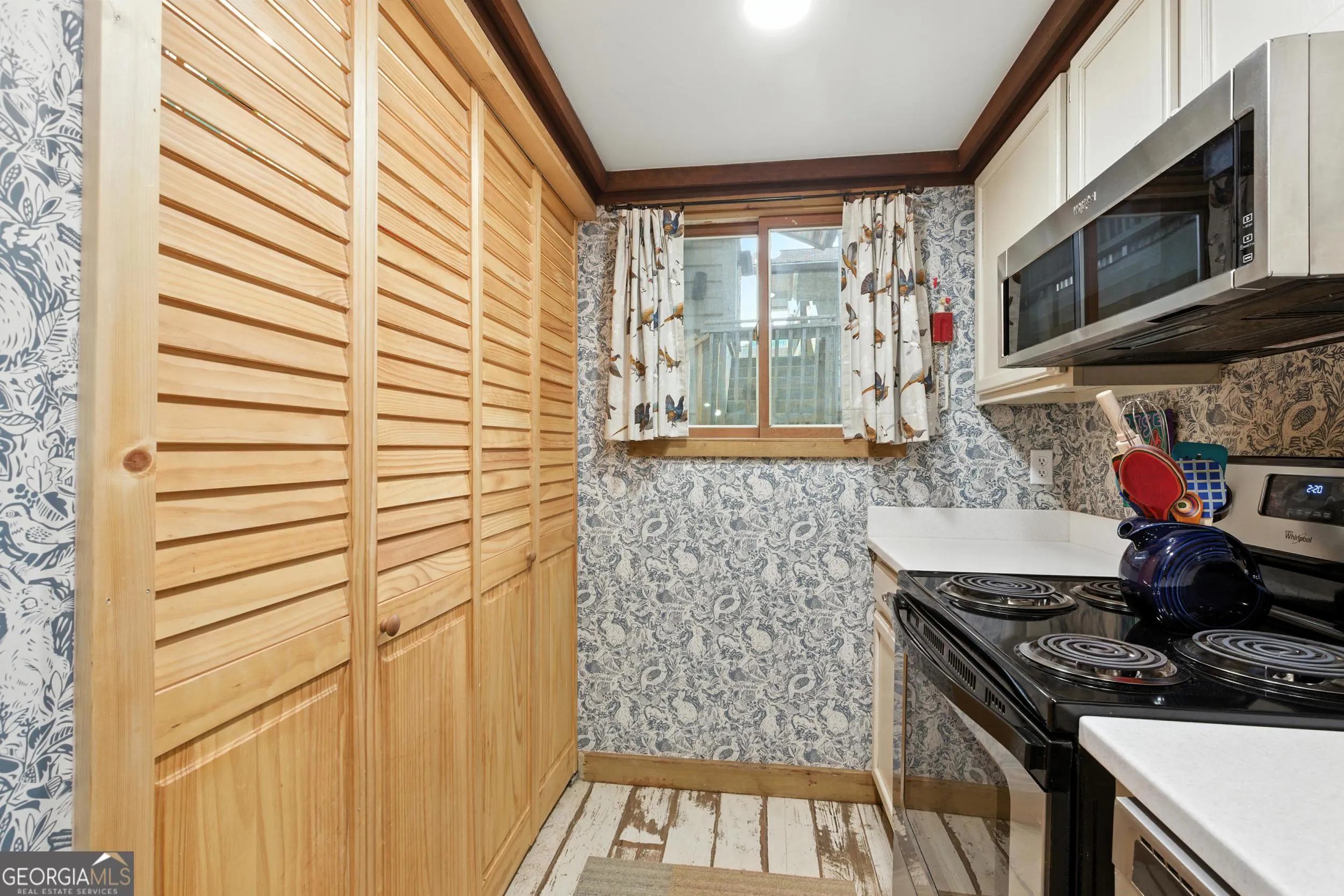 321 251 Shakespeare Drive, #321